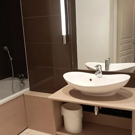 T3 Mezzanine Pour 6 Pers. Avec Piscine Et Sauna A Jausiers, Chateau Des Magnans - Fr-1-165b-9 Apartment *